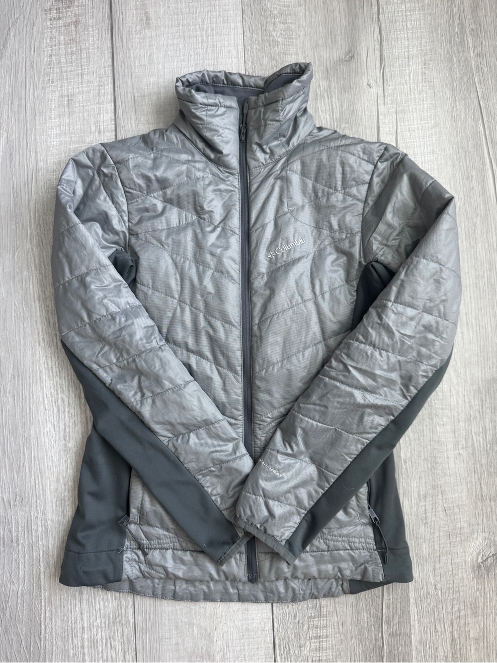 Columbia Women's Light Gray/Silver Quilted Hybrid Puffer Jacket